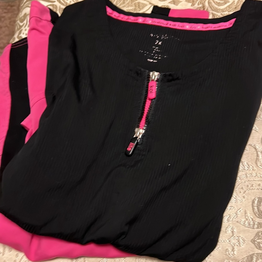 Scrub top - Picture 3 of 4